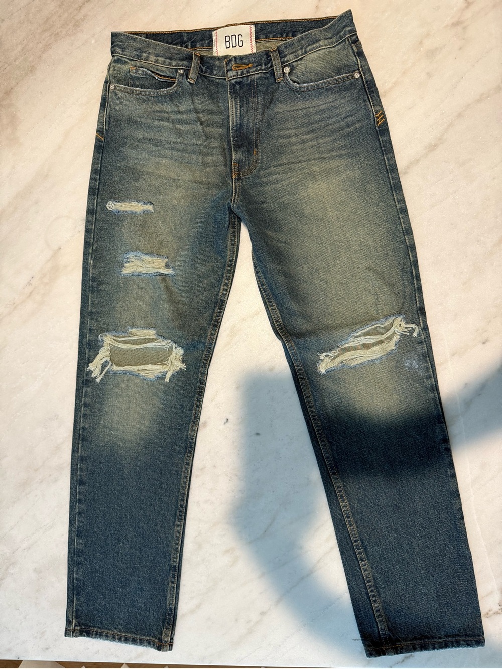 BDG baggy Straight Distressed Denim Jeans in Faded Blue